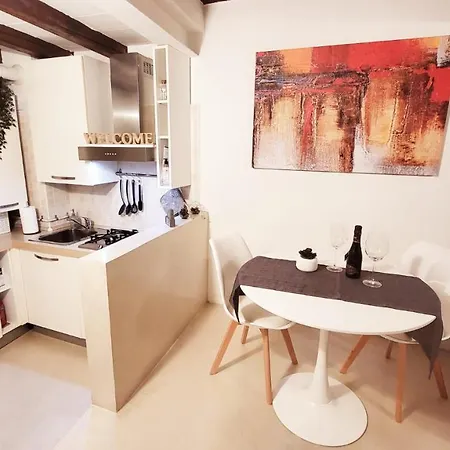 New Street House Apartman Parma